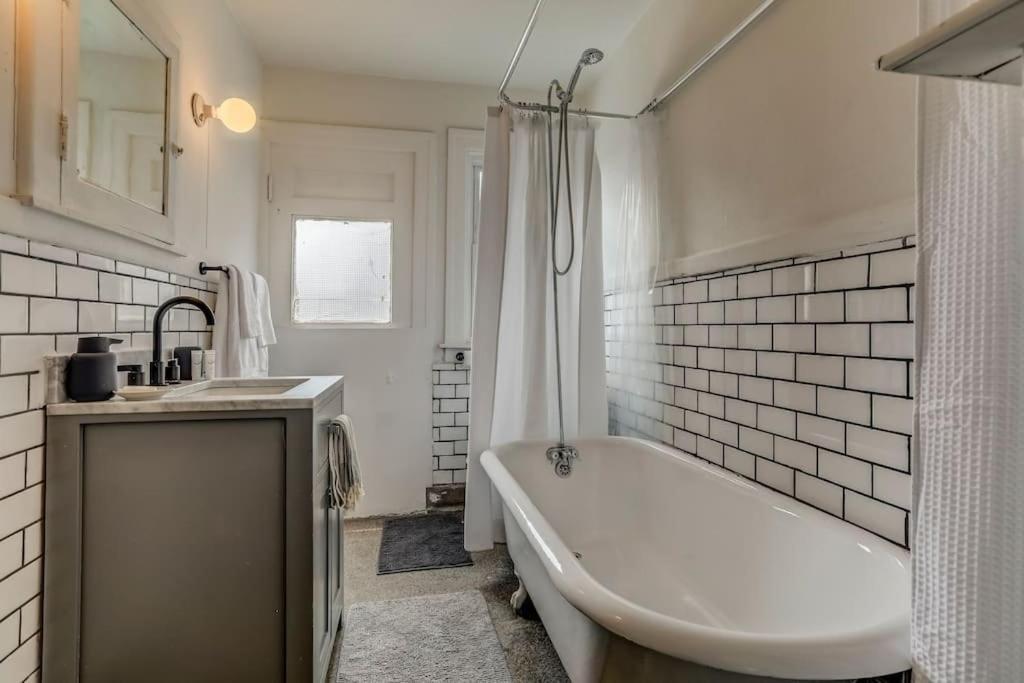 Luxe Mid-Century Styled Historic Townhouse #1 Villa Detroit Kültér fotó